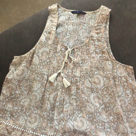 American Eagle beige sleeveless tassel top. Medium - Picture 6 of 6